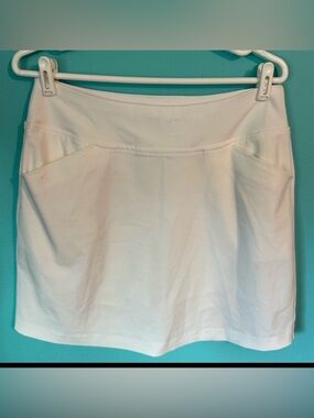 EUC Women’s Lilly Pulitzer White Luxletic Skorts Size 8